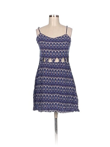 H&M Kısa Elbise %70 İndirimli.