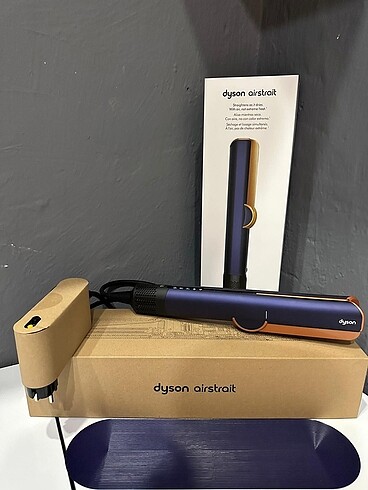Dyson Airstrait