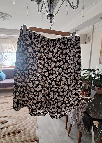 cicekli dizde beli lastikli bwrmuda şort - Görsel 2