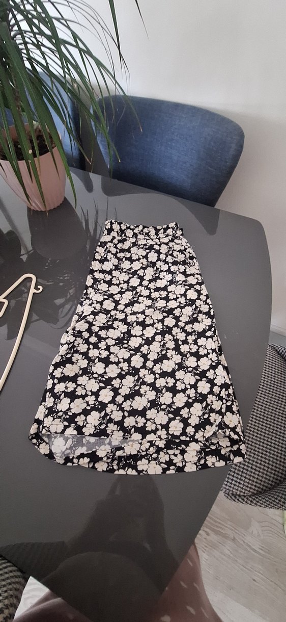 cicekli dizde beli lastikli bwrmuda şort - Görsel 3