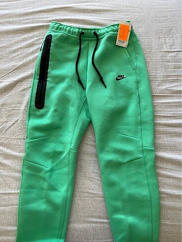 Nike tech flecee joggers