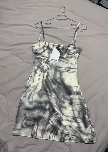 Gri Batik Desenli Midi Elbise