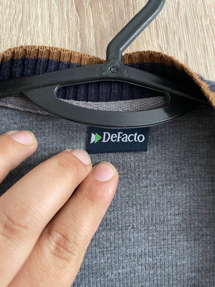 Gri Erkek Süet Detaylı Düğmeli Hırka - Görsel 2