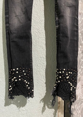 Diğer Nakışlı, tokalı, dar kesim siyah midi kot pantolon