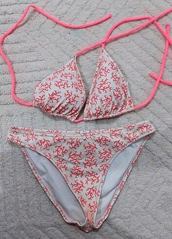40 beden pembe beyaz renkte bikini