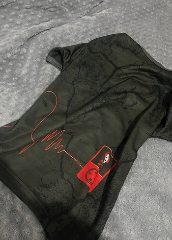 Kafatası ve Kulaklıklı Siyah Tişört - Görsel 3