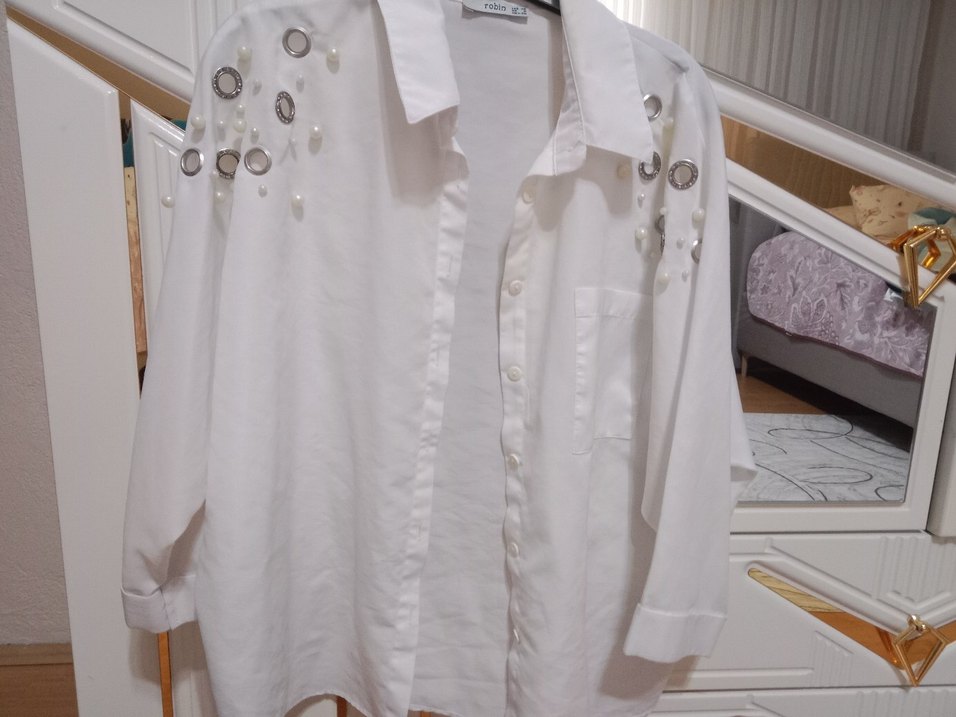 Düğmeli Beyaz Keten Kadın Gömlek - Görsel 2