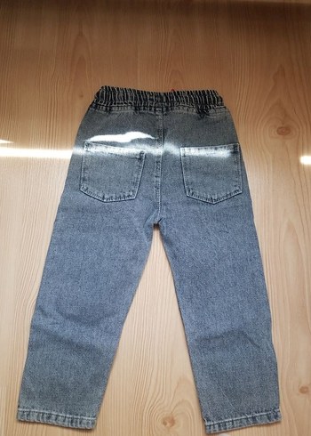 4 Yaş Beden kırmızı Renk Kız Çocuk Renkli Nakışlı Kot Pantolon