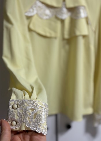 Sarı Fırfırlı Uzun Kollu Bluz - Görsel 2