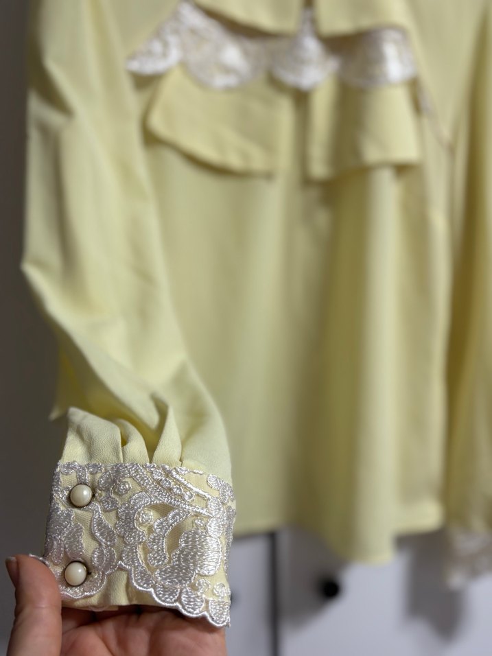 Sarı Fırfırlı Uzun Kollu Bluz - Görsel 2