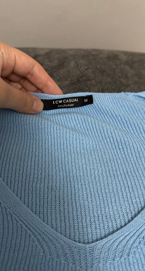 Mavi V Yaka Uzun Kollu Triko Kazak - Görsel 3