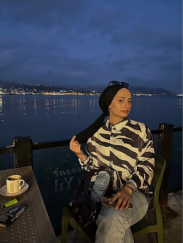 Diğer Siyah Beyaz Simli Gömlek