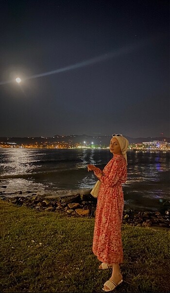 Kırmızı Elbise