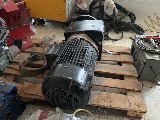 m Beden siyah Renk 15 KW REDÜKTÖRLÜ MOTOR