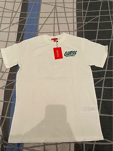 Guess Guess L Beden Tişört