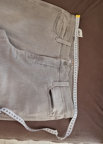 Gri likralı kadın pantolon