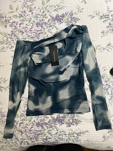 Trendyolmilla bluz etiketli
