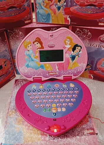 Çocuk laptop eğitim seti. 