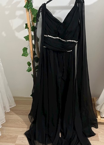 Siyah Uzun V Yaka Gotik Abiye Elbise