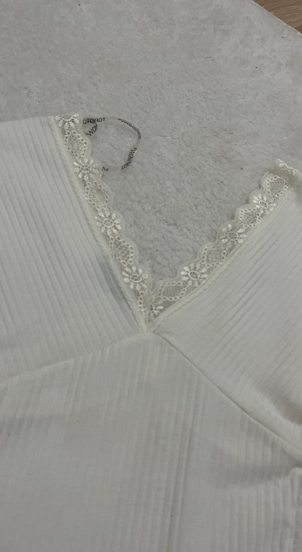 Dantel Detaylı V Yaka Beyaz Kadın Bluz - Görsel 2