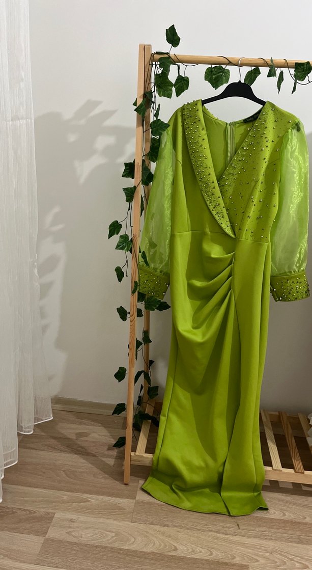 Parlak Yeşil Drapeli Uzun Abiye Elbise - Görsel 2