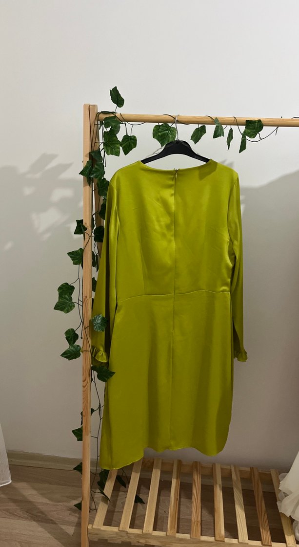 Drapeli Parlak Yeşil Midi Elbise - Görsel 3