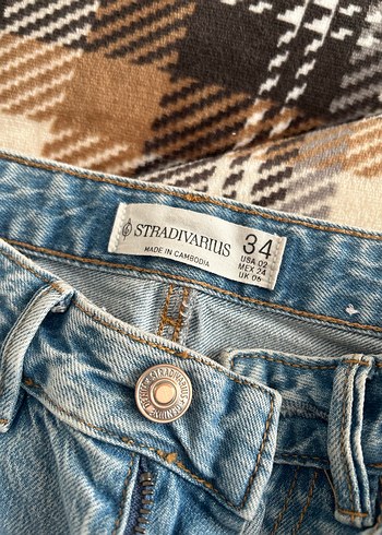 Stradivarius Baskılı Kısa Mavi Kadın Kot - Görsel 4