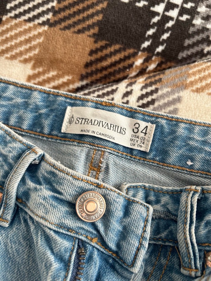 Stradivarius Baskılı Kısa Mavi Kadın Kot - Görsel 4