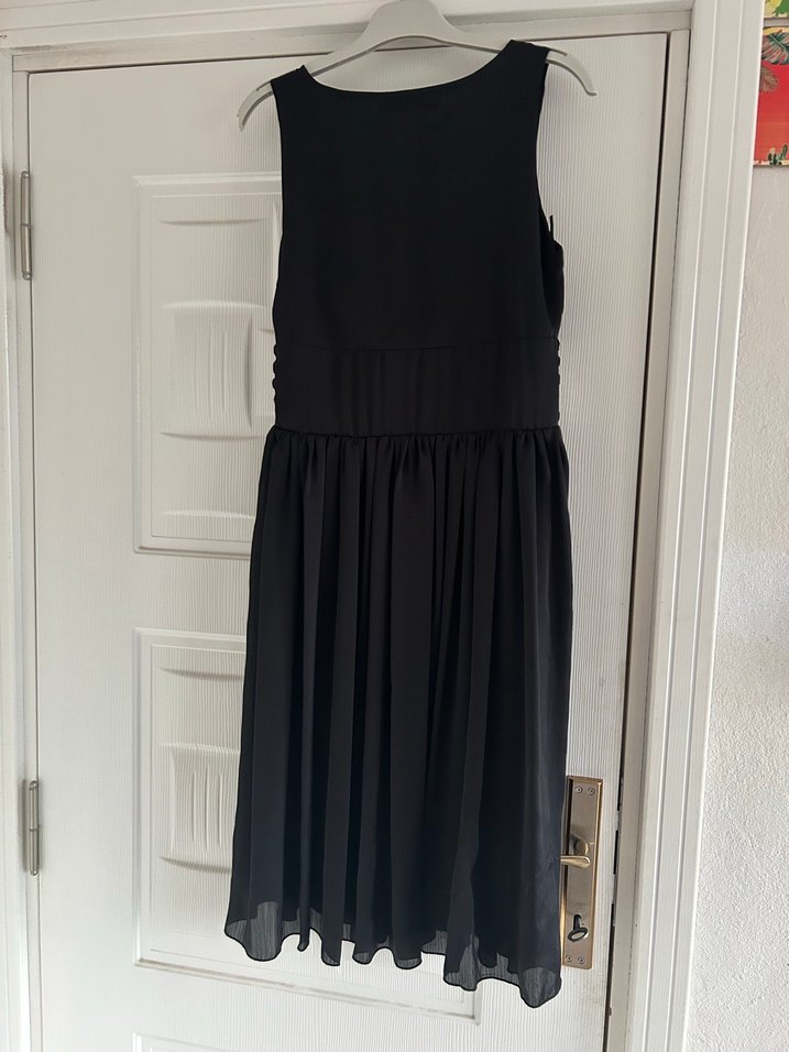 Boncuk İşlemeli Siyah Midi Elbise - Görsel 3