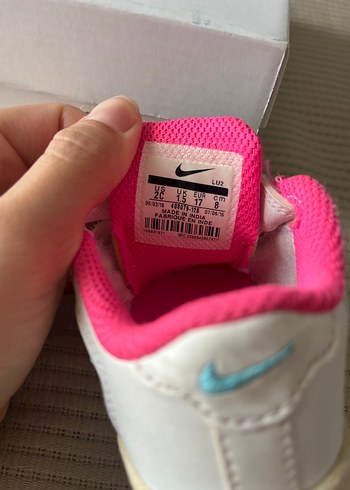 Nike Kız Çocuk Beyaz Cırt Cırtlı Sneakers