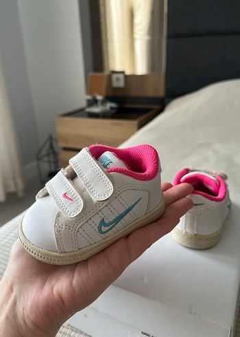 17 Beden Kız Çocuk Beyaz Cırt Cırtlı Sneakers