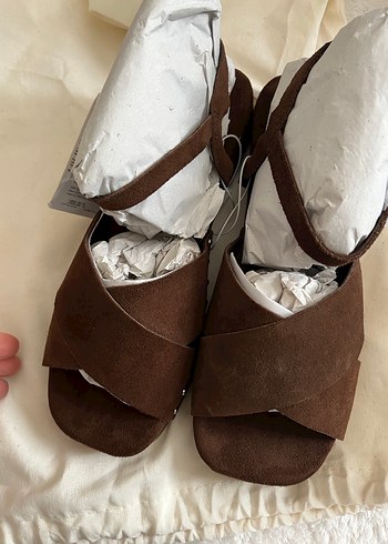 Zara  bu Kahverengi Süet Dolgu Topuklu Kadın Sandalet - Görsel 6