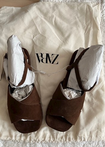 Zara  bu Kahverengi Süet Dolgu Topuklu Kadın Sandalet - Görsel 4