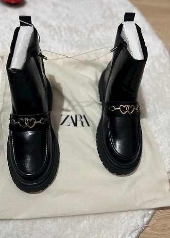 Zara Zincir Detaylı Siyah Platform Topuklu Deri Bot - Görsel 4