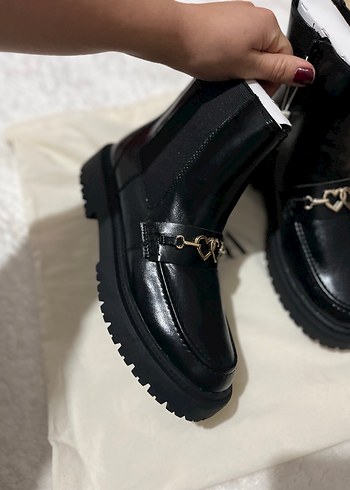 Zara Zincir Detaylı Siyah Platform Topuklu Deri Bot - Görsel 3