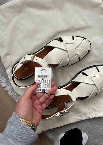 Zara Beyaz Deri Toka Detaylı Dolgu Topuklu Kadın Sandalet - Görsel 4