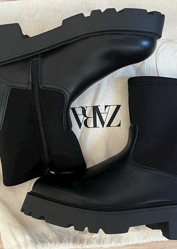 Zara Siyah Deri Kadın Topuklu Bot