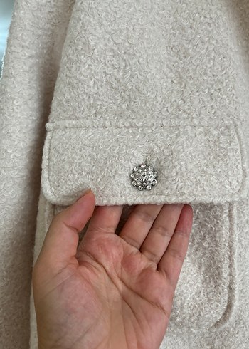 l Beden ten rengi Renk Zara Bej Kısa Düğmeli Kadın Kaban