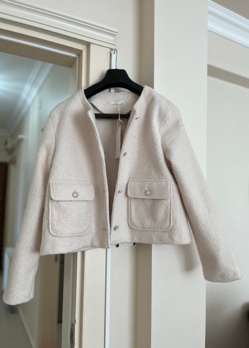 Zara Bej Kısa Düğmeli Kadın Kaban