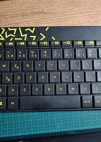 Logitech Yeşil ve Lenovo klavye - Görsel 3