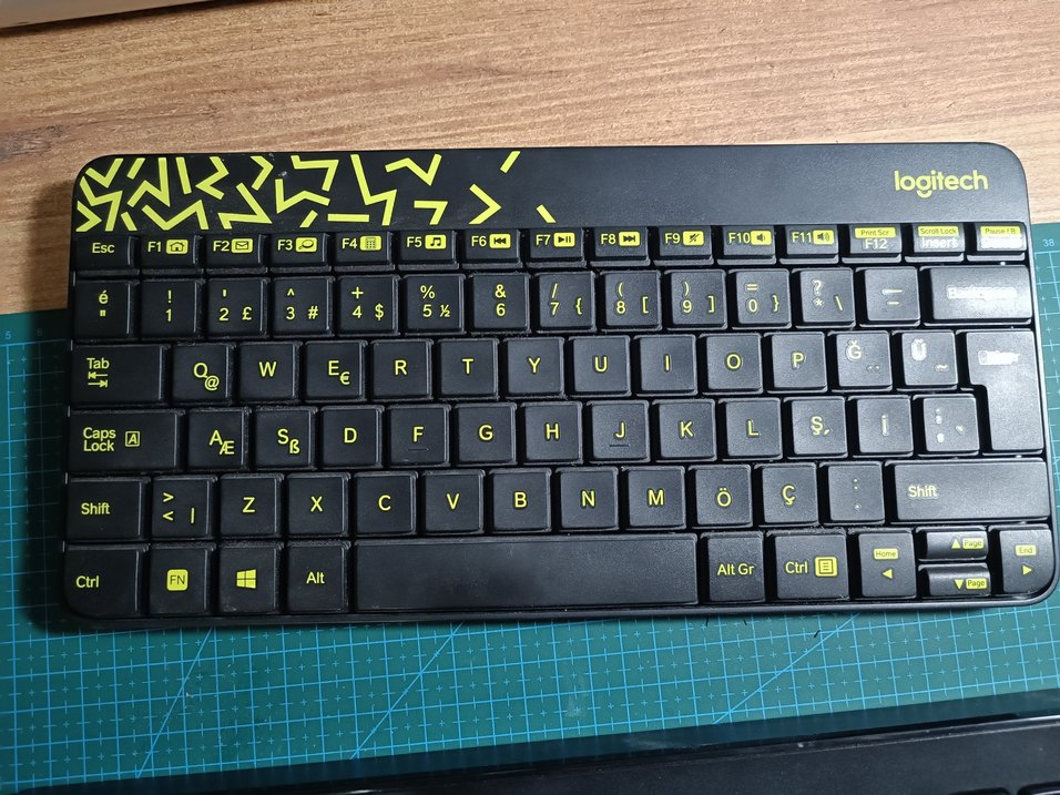 Logitech Yeşil ve Lenovo klavye - Görsel 3