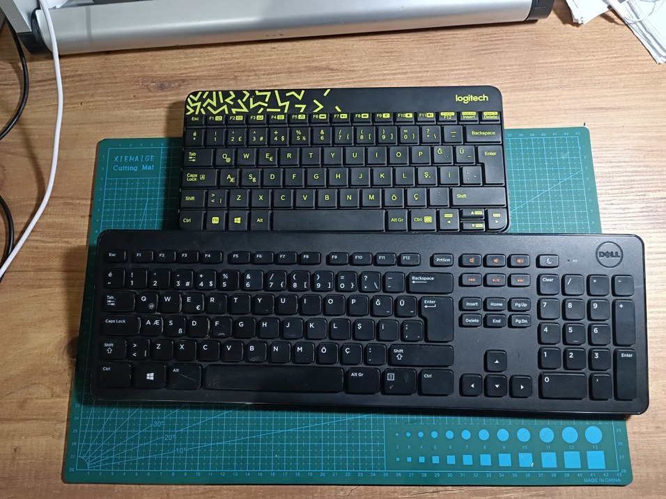 Logitech Yeşil ve Lenovo klavye - Görsel 4