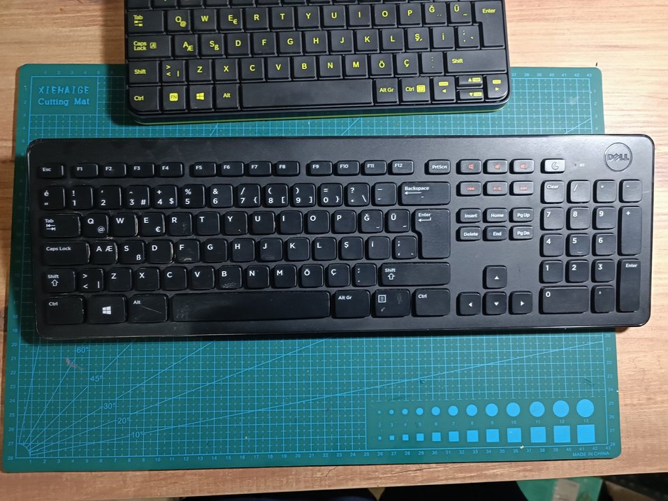 Logitech Yeşil ve Lenovo klavye - Görsel 2