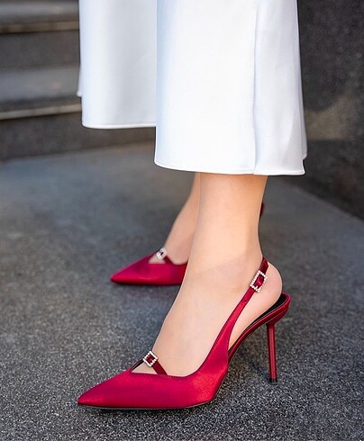 Kırmızı stiletto