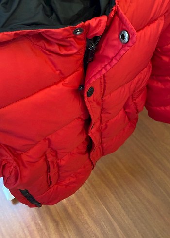 Zara Koyu Kırmızı Düğmeli Erkek Çocuk Mont