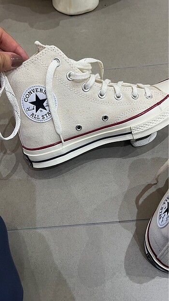 37,5 Beden Converse botlu ayakkabı