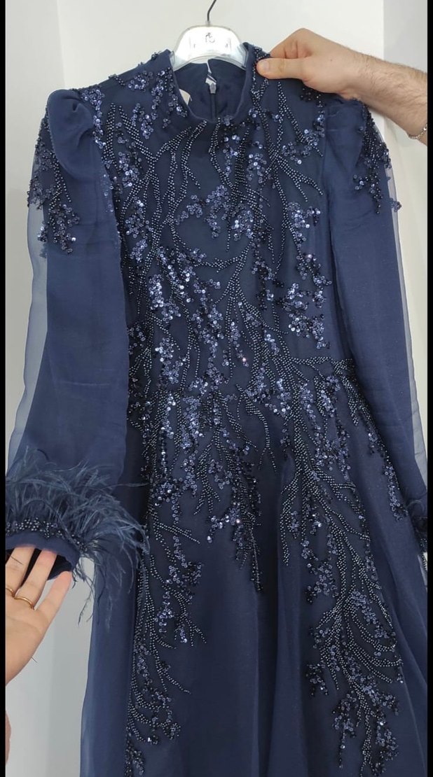 Uzun Kollu Lacivert Payetli Kadın Abiye Elbise - Görsel 5