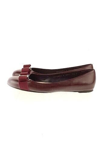 Salvatore Ferragamo Babet %70 İndirimli.