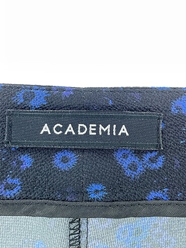 40 Beden çeşitli Renk Academia Düz Kesim %70 İndirimli.