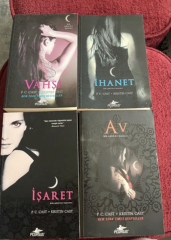 P.C. Cast ve Kristin Cast Roman Seti 4 Kitap